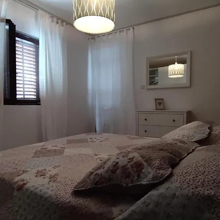 Appartement With Parking Space Palit, Rab - 23623 *
